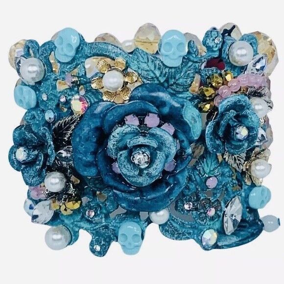 Betsey Johnson Blue Crystal Skull Statement Bracelet 7"  Flower TEAL PATINA - Picture 1 of 14